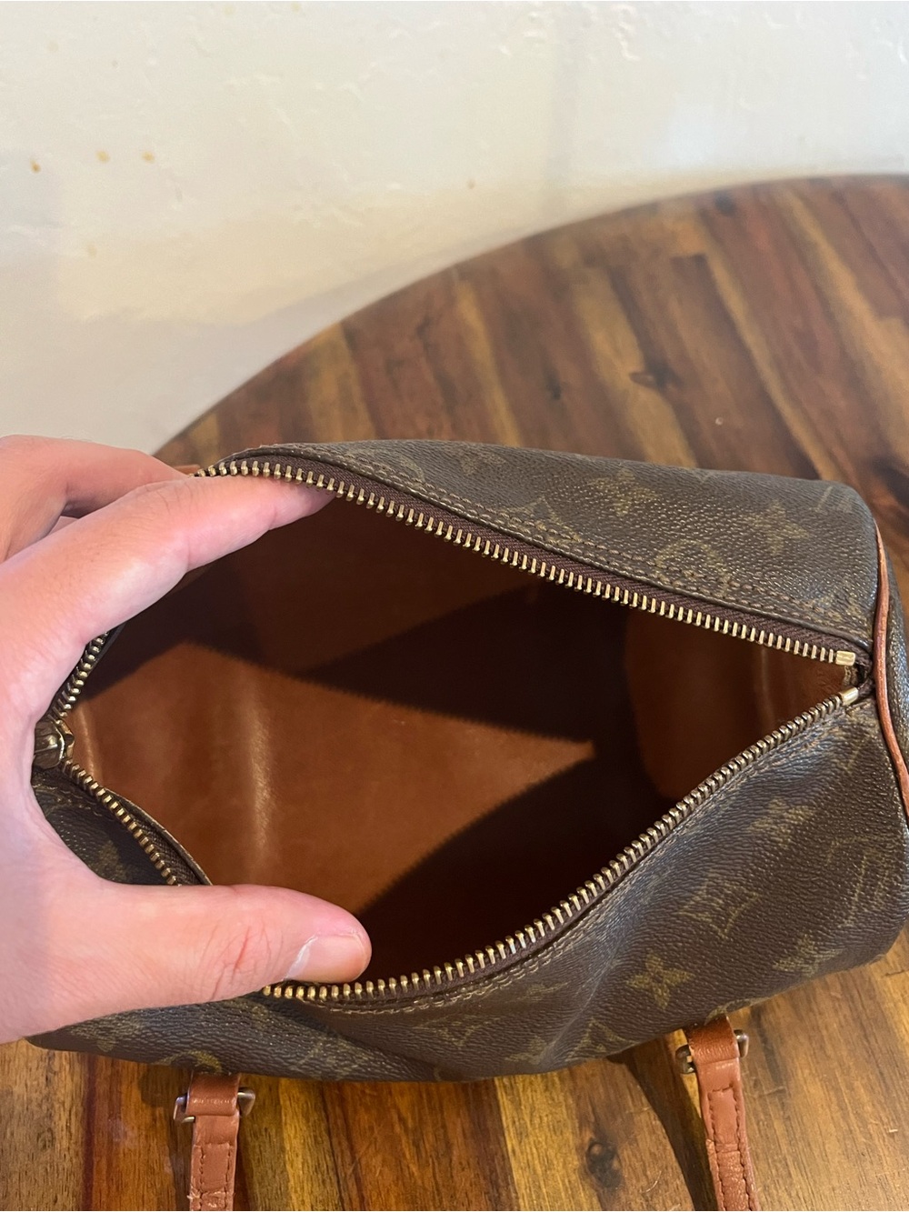 Authenticated Louis Vuitton Papillon 26 - Picture 6 of 8